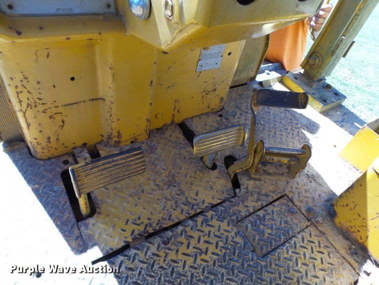 image for item DH3893 1975 Caterpillar D6C  dozer