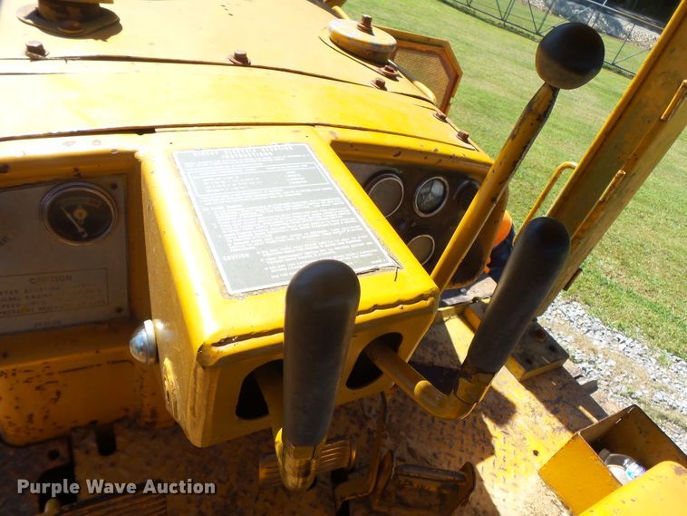 image for item DH3893 1975 Caterpillar D6C  dozer