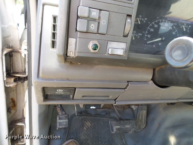 image for item DH3894 1994 GMC C4500  bucket truck