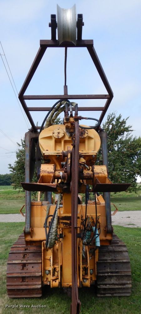 image for item DH6555 1978 Case 475  cable plow