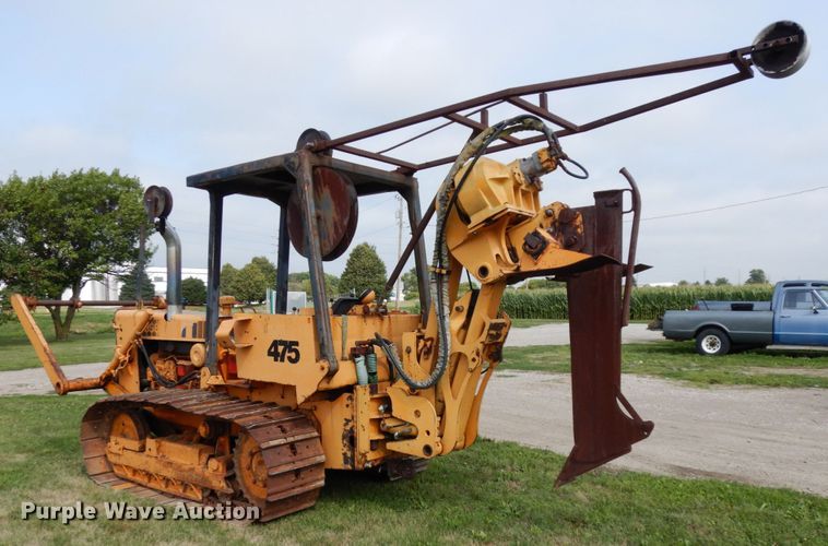image for item DH6555 1978 Case 475  cable plow
