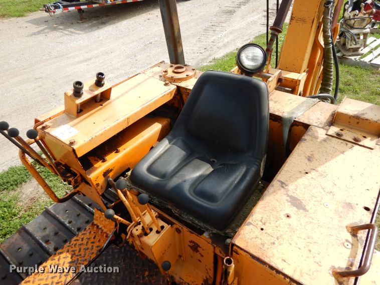 image for item DH6555 1978 Case 475  cable plow