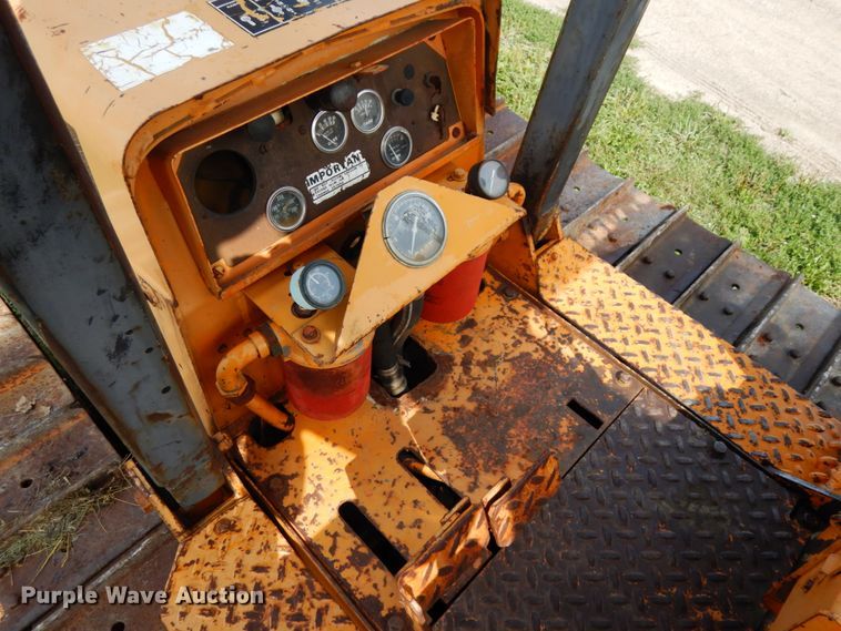 image for item DH6555 1978 Case 475  cable plow