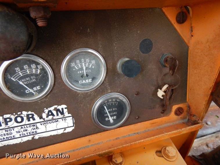 image for item DH6555 1978 Case 475  cable plow