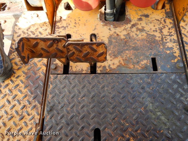 image for item DH6555 1978 Case 475  cable plow