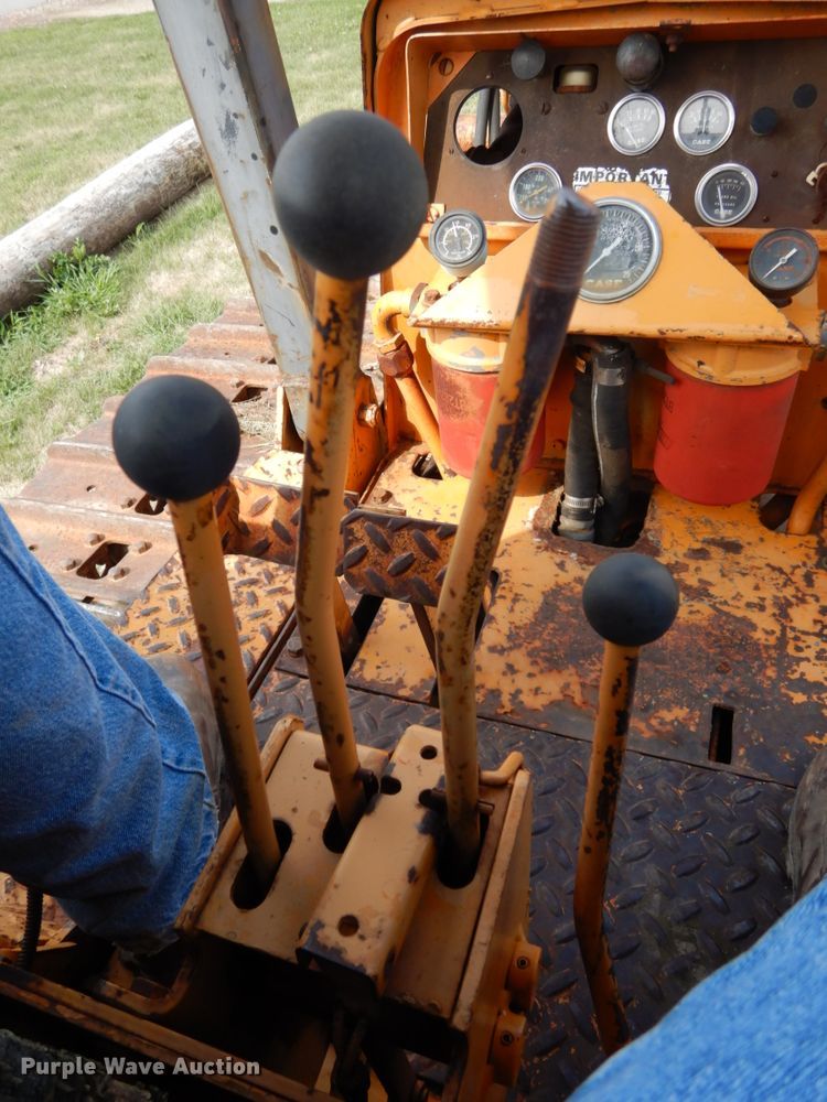 image for item DH6555 1978 Case 475  cable plow