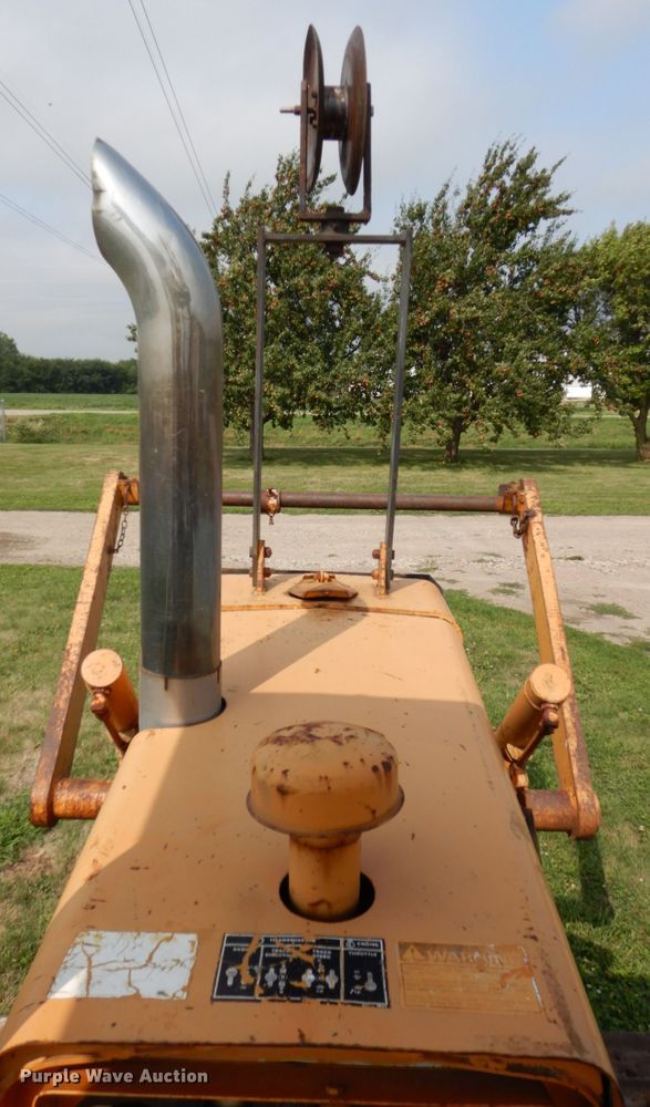 image for item DH6555 1978 Case 475  cable plow