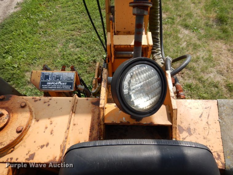 image for item DH6555 1978 Case 475  cable plow