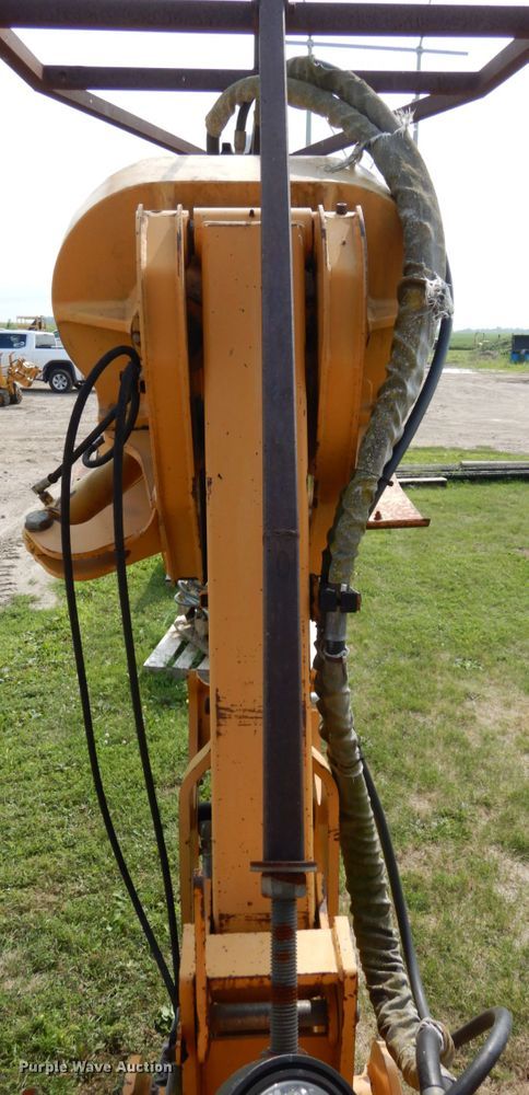 image for item DH6555 1978 Case 475  cable plow