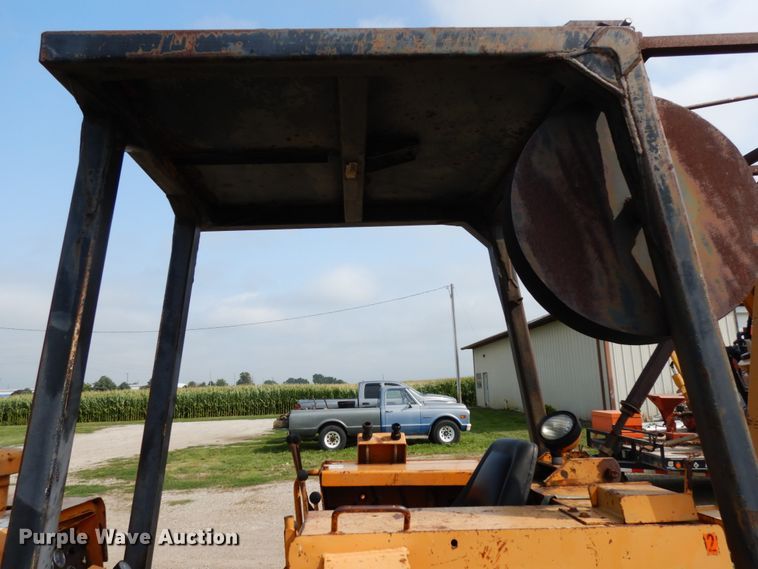 image for item DH6555 1978 Case 475  cable plow