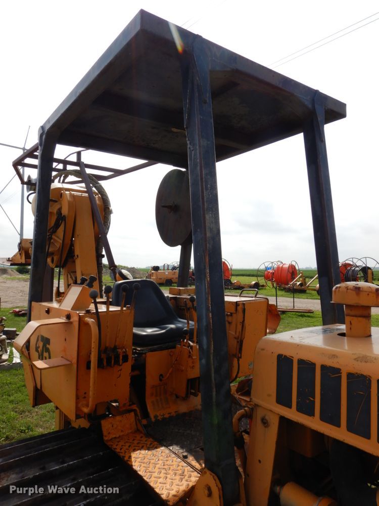 image for item DH6555 1978 Case 475  cable plow