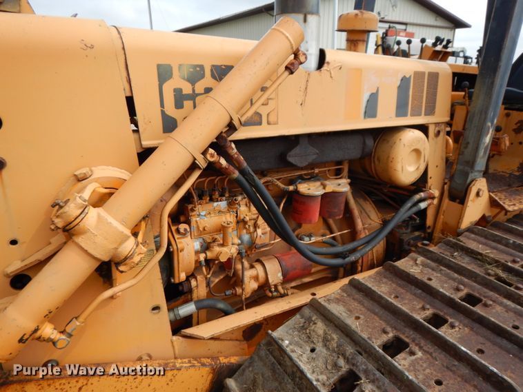 image for item DH6555 1978 Case 475  cable plow