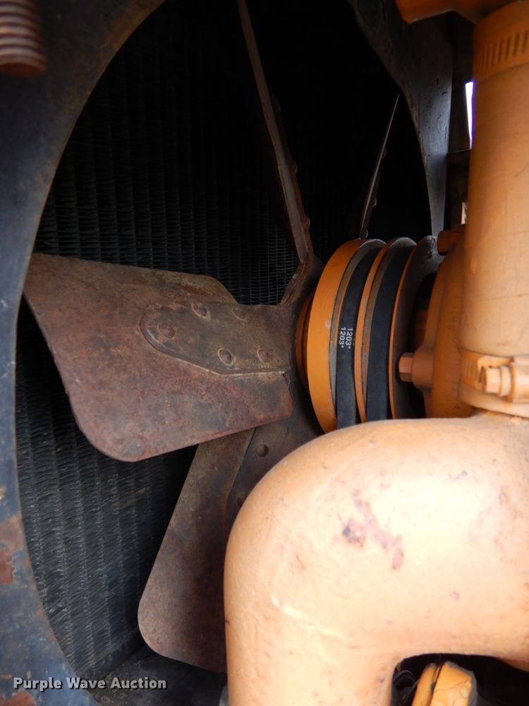 image for item DH6555 1978 Case 475  cable plow