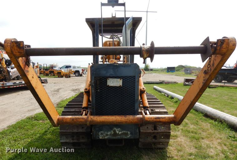 image for item DH6555 1978 Case 475  cable plow