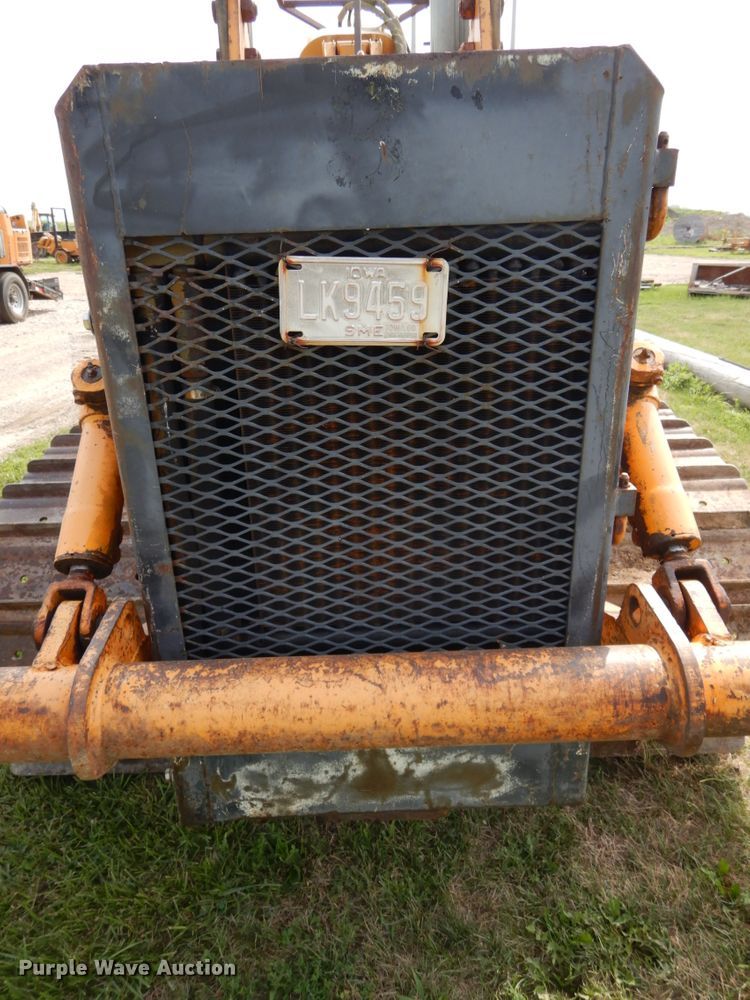 image for item DH6555 1978 Case 475  cable plow