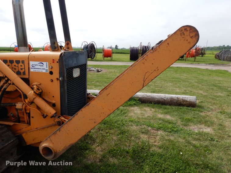 image for item DH6555 1978 Case 475  cable plow