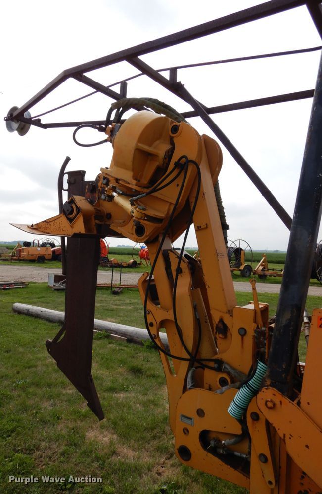 image for item DH6555 1978 Case 475  cable plow