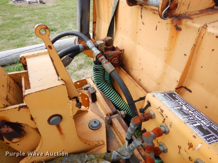 image for item DH6555 1978 Case 475  cable plow