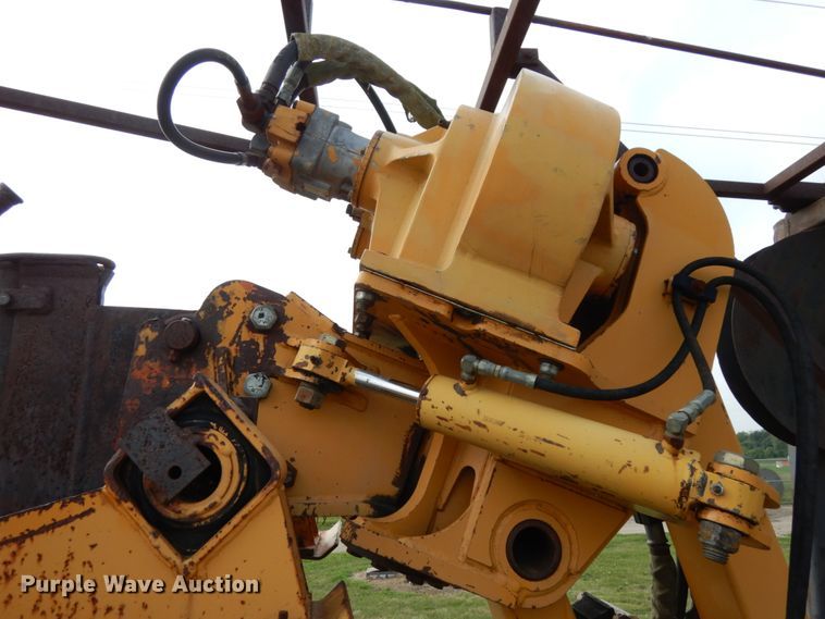 image for item DH6555 1978 Case 475  cable plow