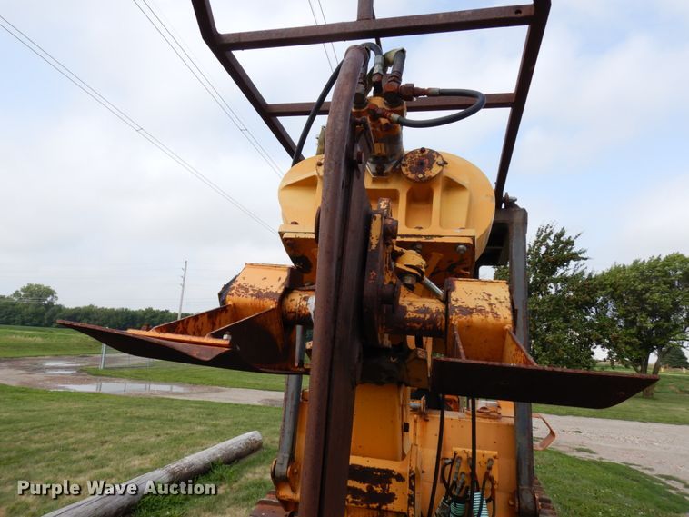 image for item DH6555 1978 Case 475  cable plow