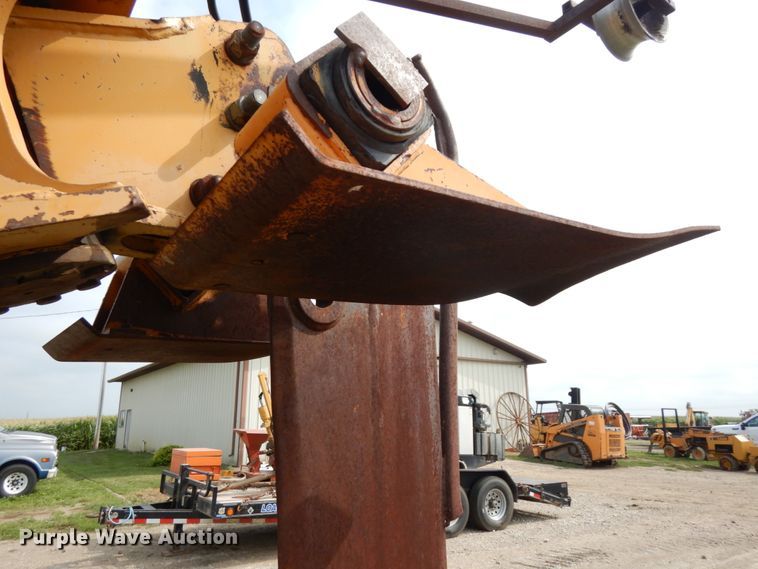 image for item DH6555 1978 Case 475  cable plow