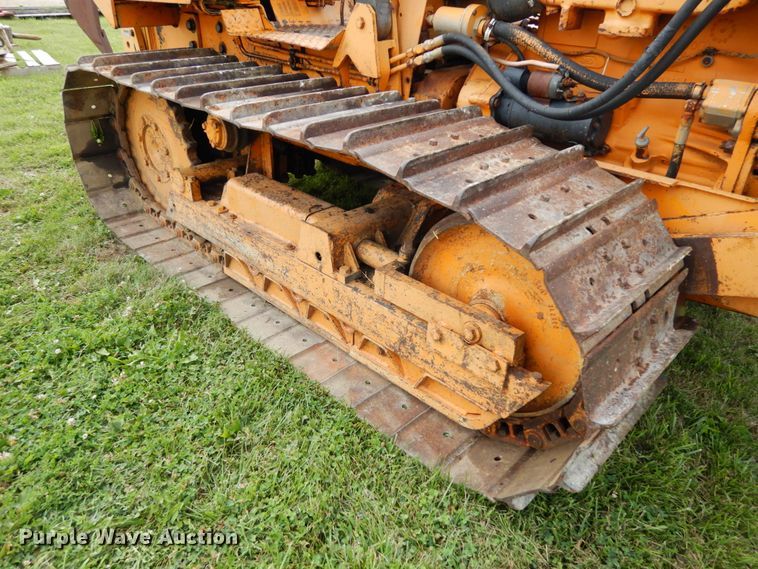 image for item DH6555 1978 Case 475  cable plow
