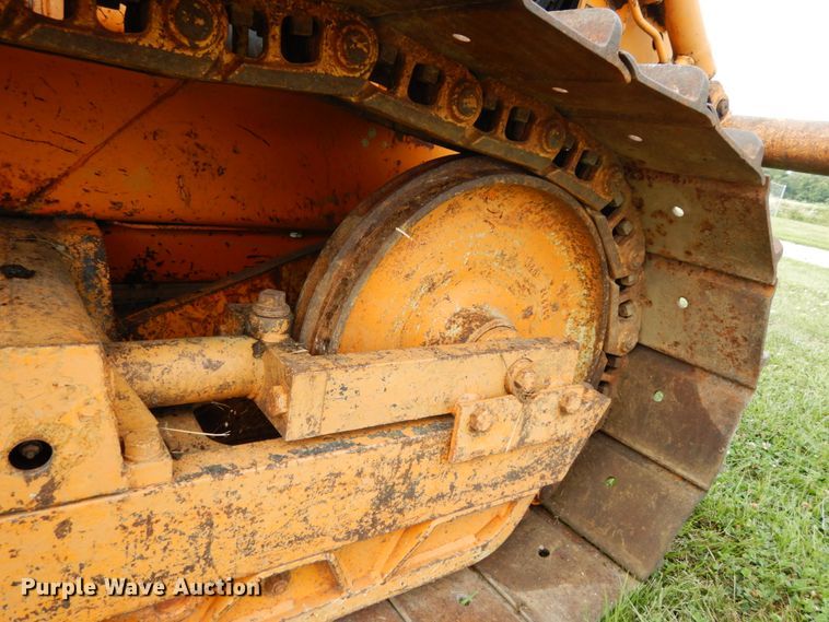 image for item DH6555 1978 Case 475  cable plow