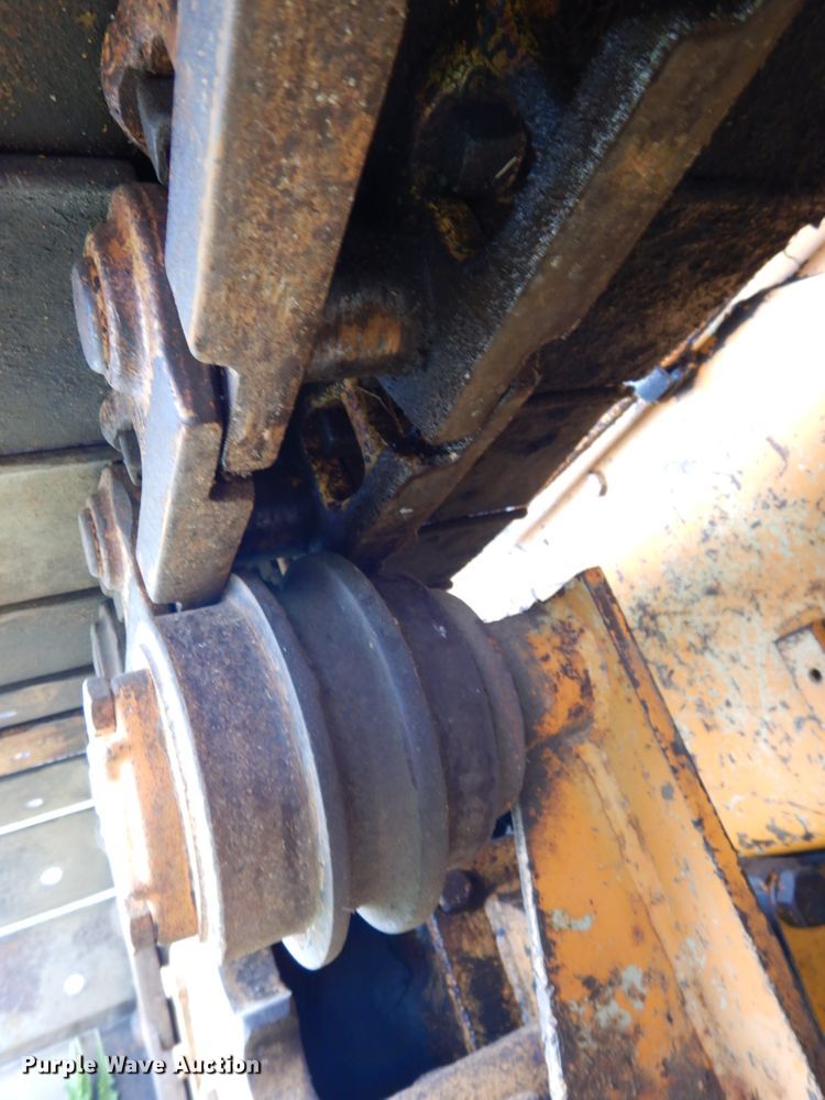 image for item DH6555 1978 Case 475  cable plow