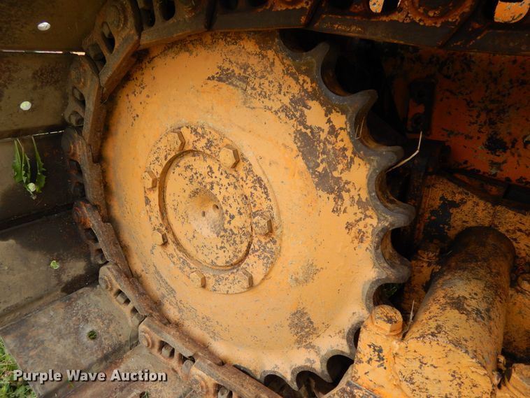 image for item DH6555 1978 Case 475  cable plow