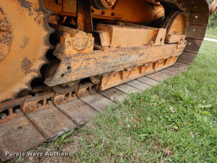 image for item DH6555 1978 Case 475  cable plow