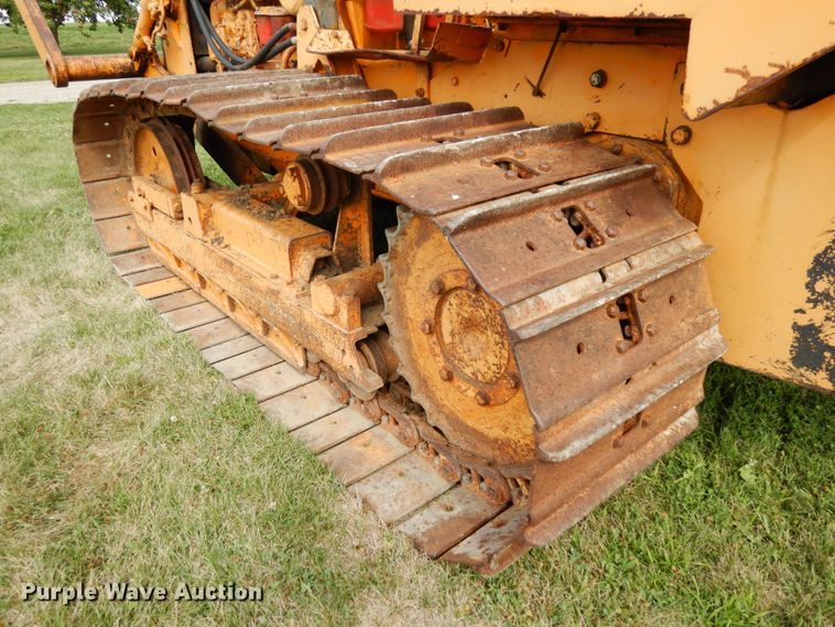 image for item DH6555 1978 Case 475  cable plow