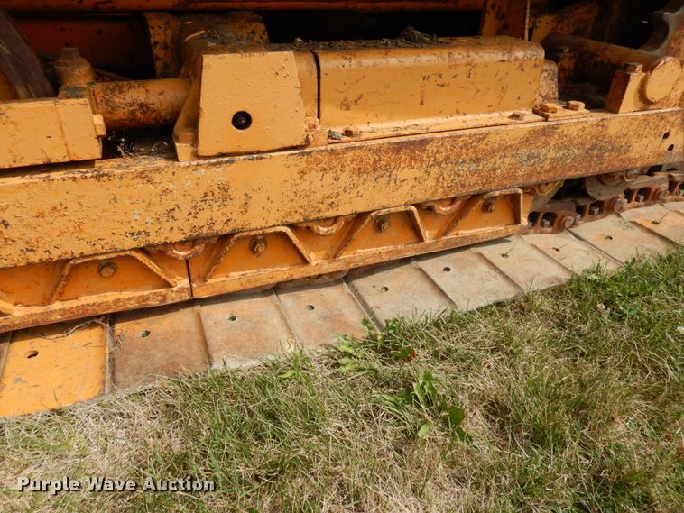 image for item DH6555 1978 Case 475  cable plow