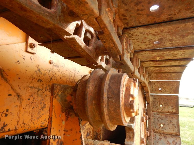 image for item DH6555 1978 Case 475  cable plow