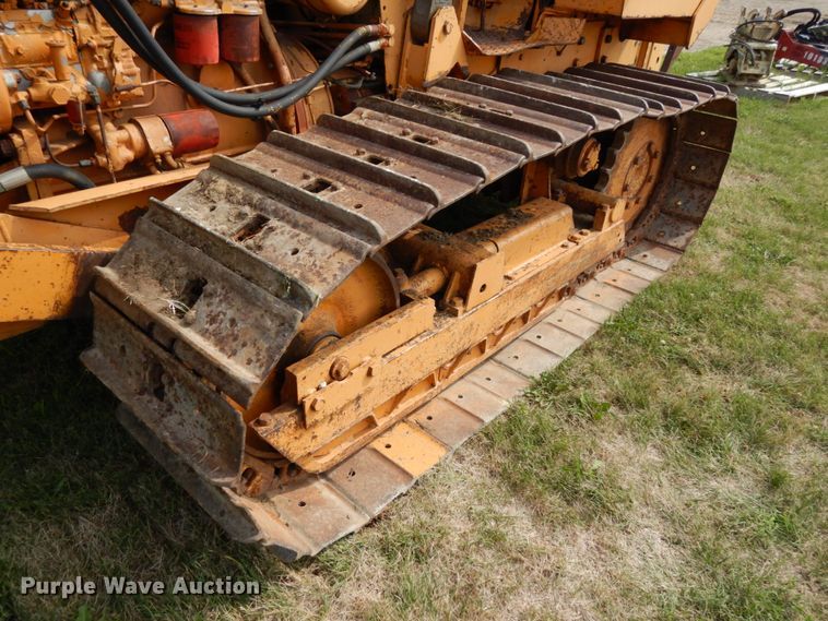 image for item DH6555 1978 Case 475  cable plow