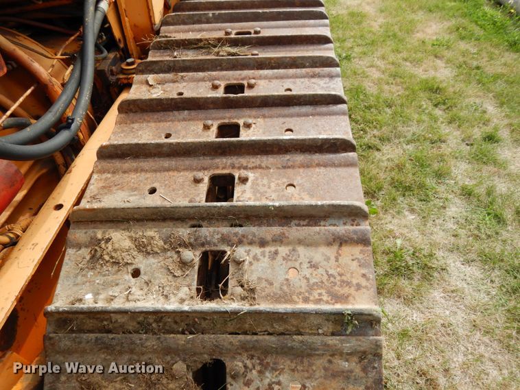 image for item DH6555 1978 Case 475  cable plow