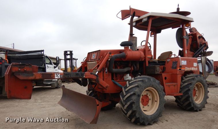 image for item DH6559 1999 Ditch Witch 8020T  vibratory cable plow