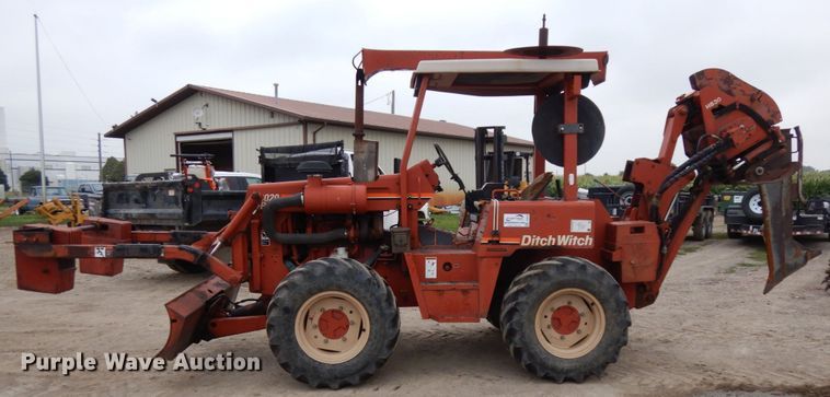 image for item DH6559 1999 Ditch Witch 8020T  vibratory cable plow