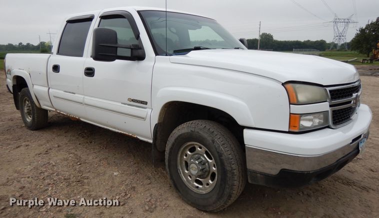 image for item DH6560 2006 Chevrolet Silverado 1500HD  Crew Cab pickup truck