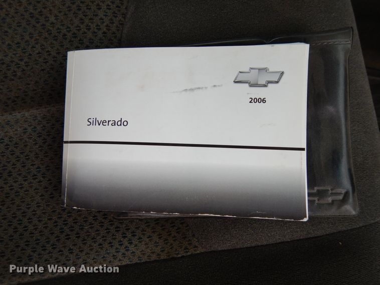 image for item DH6560 2006 Chevrolet Silverado 1500HD  Crew Cab pickup truck