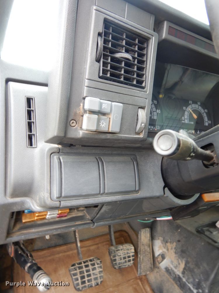 image for item DH6562 1998 Chevrolet C6500  dump truck