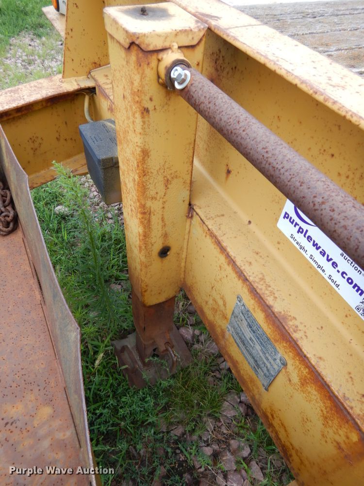 image for item DH6563 1997 Holden Industries HCZ18KT equipment trailer