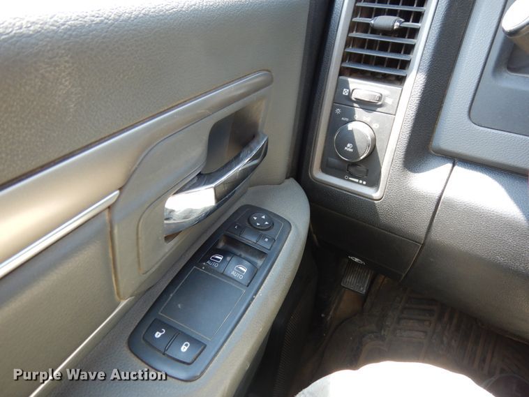 image for item DH6581 2013 Dodge Ram 5500  bucket truck