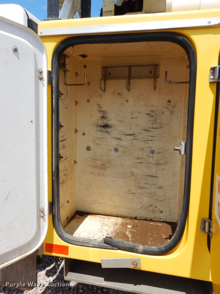 image for item DH6581 2013 Dodge Ram 5500  bucket truck