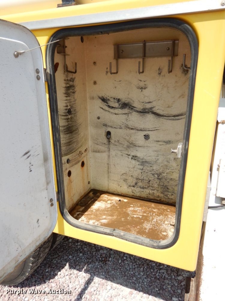 image for item DH6581 2013 Dodge Ram 5500  bucket truck