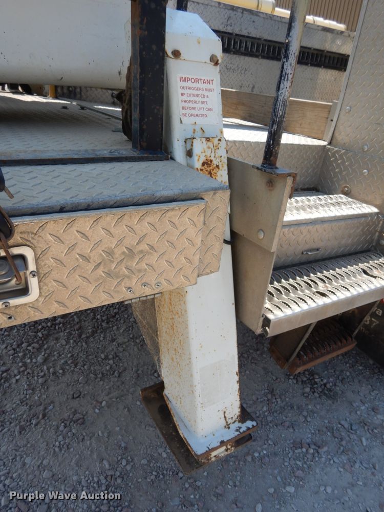 image for item DH6581 2013 Dodge Ram 5500  bucket truck