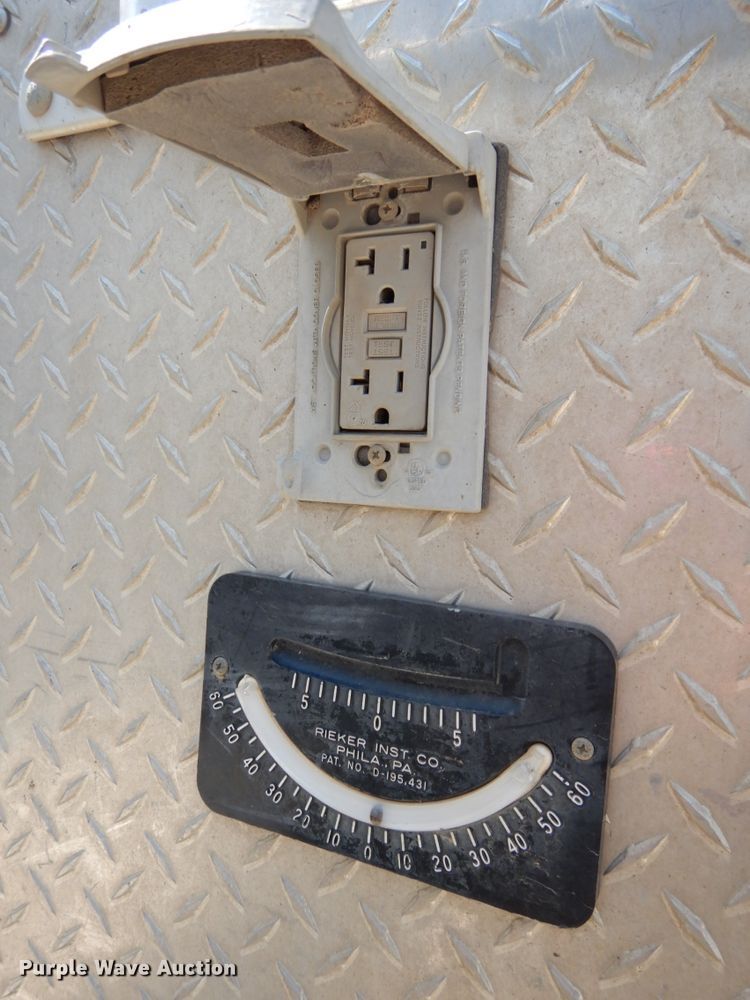 image for item DH6581 2013 Dodge Ram 5500  bucket truck