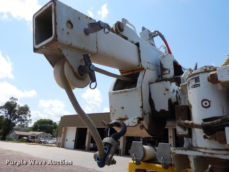 image for item DH6581 2013 Dodge Ram 5500  bucket truck