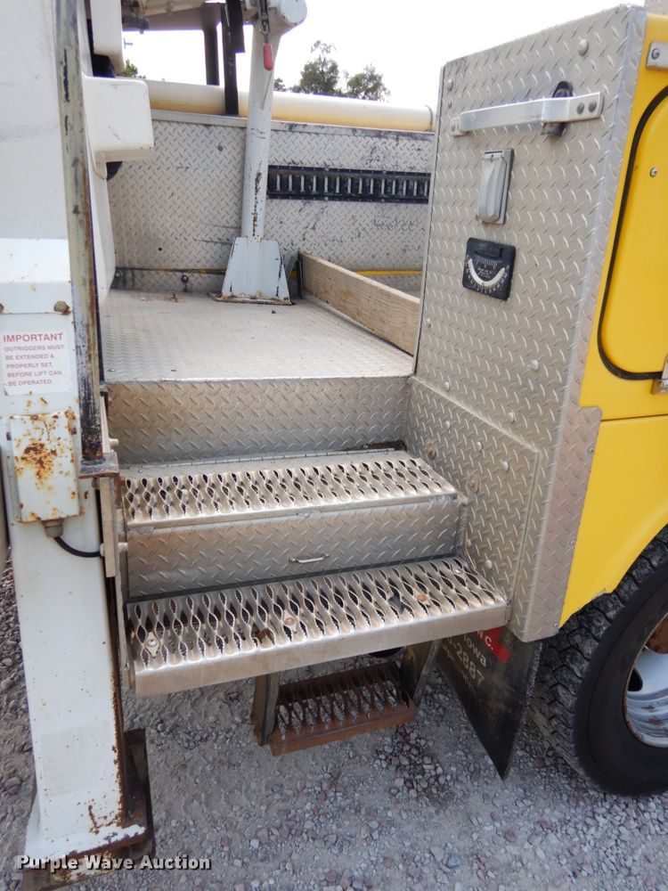 image for item DH6581 2013 Dodge Ram 5500  bucket truck