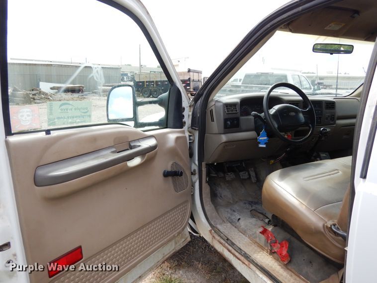 image for item DH6583 2002 Ford F450 Super Duty XL  flatbed truck