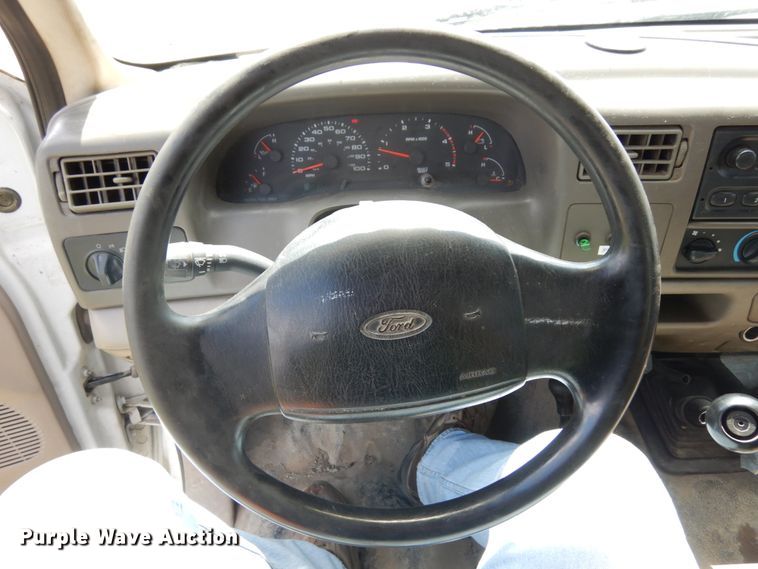 image for item DH6583 2002 Ford F450 Super Duty XL  flatbed truck